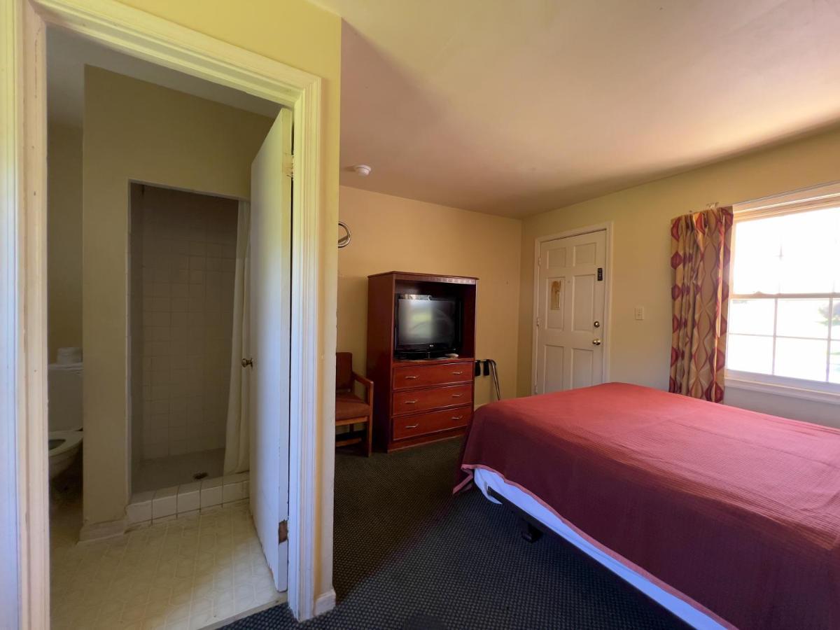 Relax By Oyo I-81 Hotel Natural Bridge