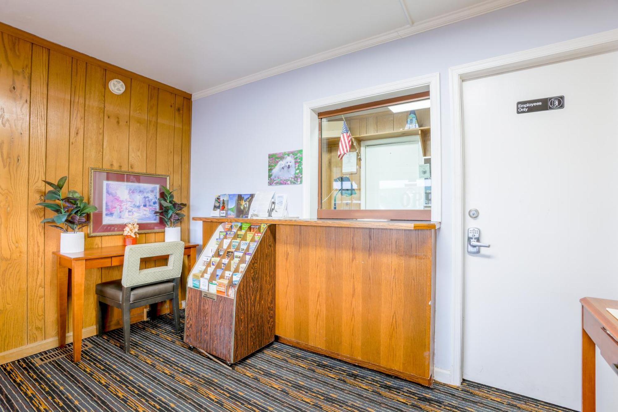 Relax By Oyo I-81 Hotel Natural Bridge