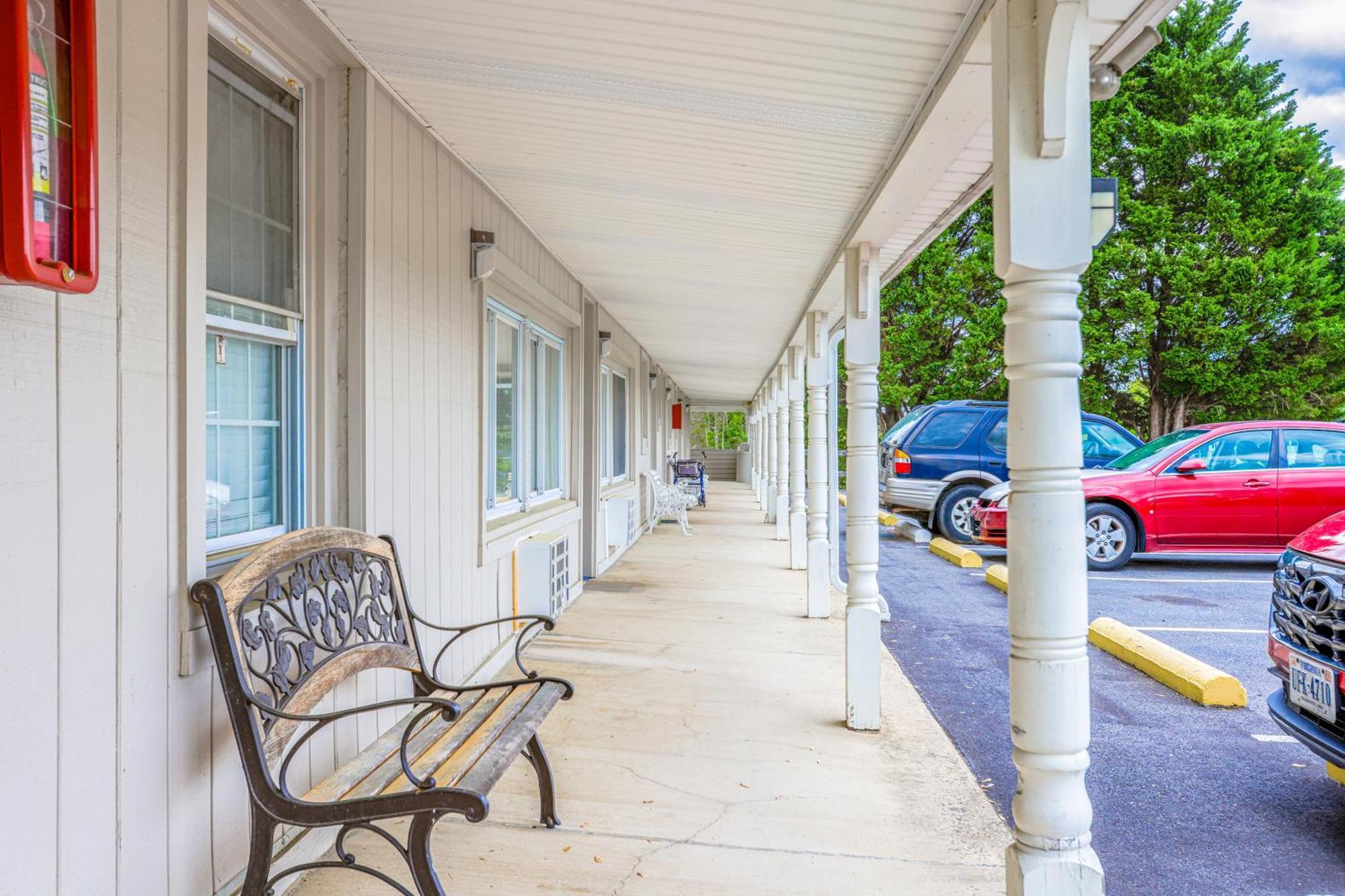 Relax By Oyo I-81 Hotel Natural Bridge